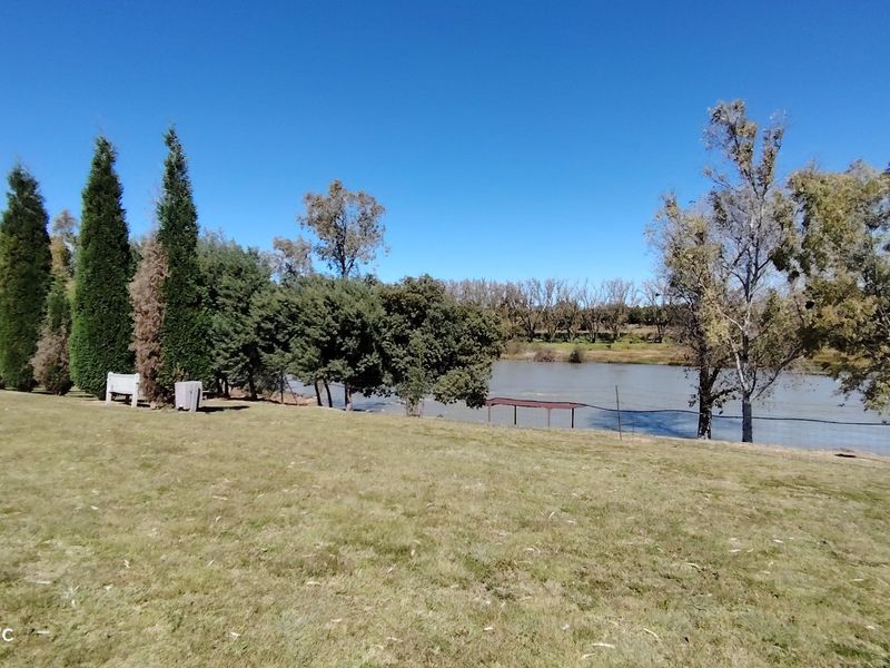 Exceptional Riverfront Smallholding in Midvaal. - Photo 2