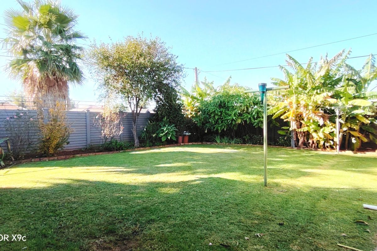 Spacious Family Home with Second House & Excellent Extras in Meyerton Central - Photo 3