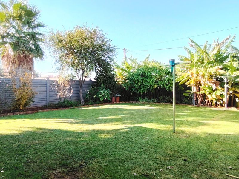 Spacious Family Home with Second House & Excellent Extras in Meyerton Central - Photo 3