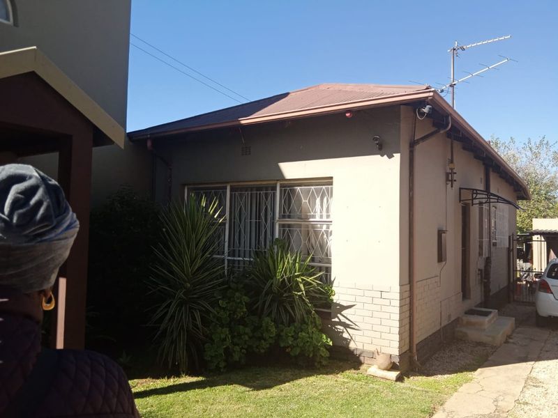 Spacious 4 bed family home in Malvern East - Photo 2