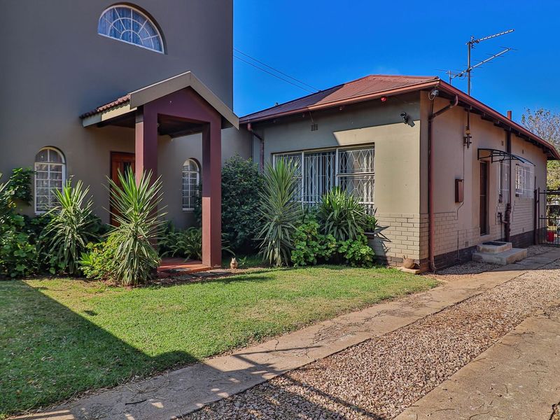 Spacious 4 bed family home in Malvern East - Photo 1