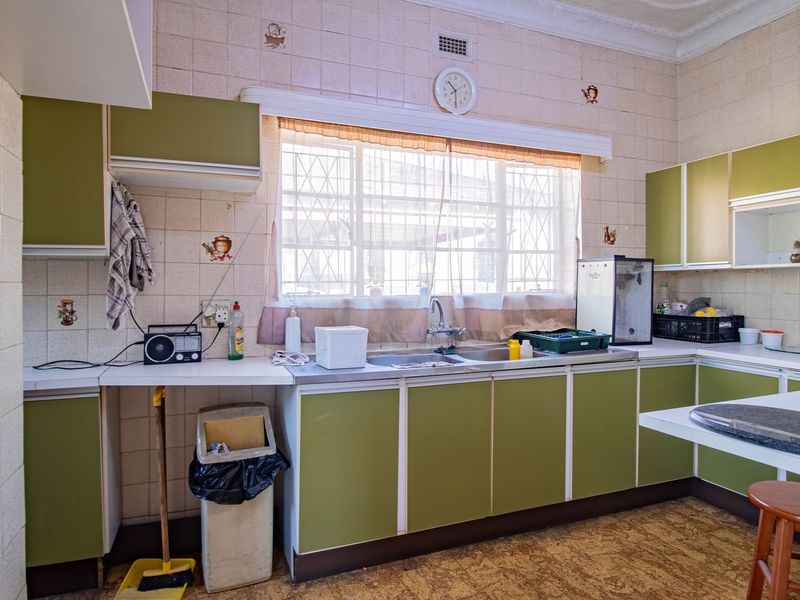 Spacious 4 bed family home in Malvern East - Photo 8