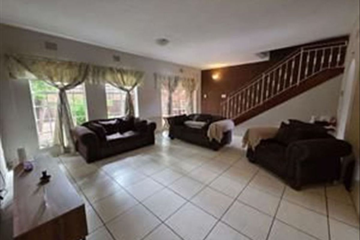 Charming Two Bedroom Home with Practical Living Spaces - Photo 2