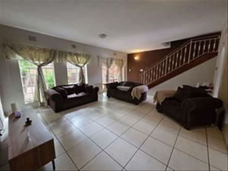 Charming Two Bedroom Home with Practical Living Spaces - Photo 2