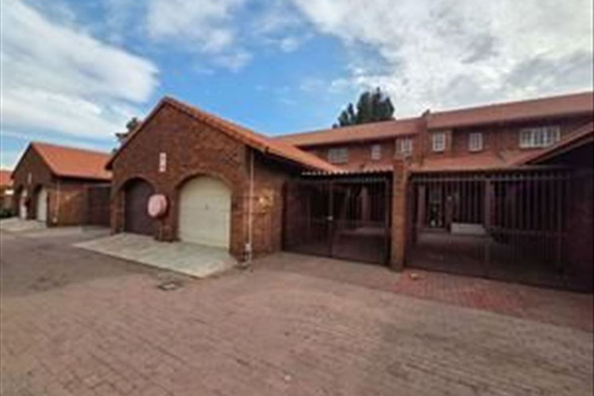 Charming Two Bedroom Home with Practical Living Spaces - Photo 3