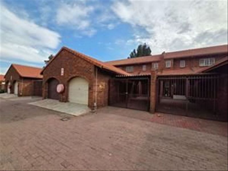 Charming Two Bedroom Home with Practical Living Spaces - Photo 3