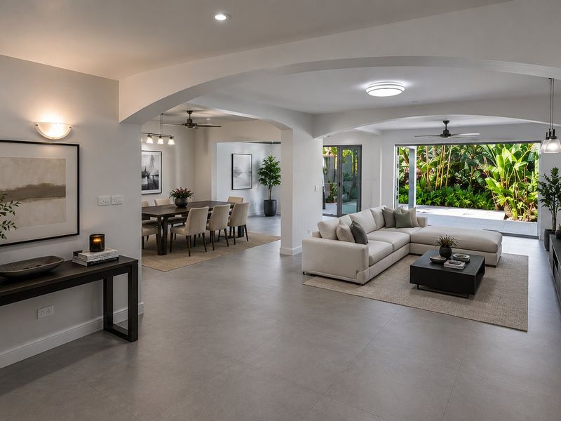 Villa For Sale in Umhlanga Rocks - Beach Front Property with Direct Beach Access - Photo 2