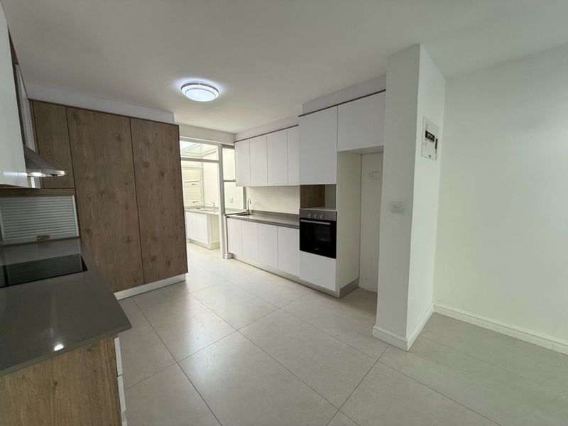 Villa For Sale in Umhlanga Rocks - Beach Front Property with Direct Beach Access - Photo 9