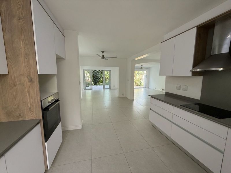 Villa For Sale in Umhlanga Rocks - Beach Front Property with Direct Beach Access - Photo 8