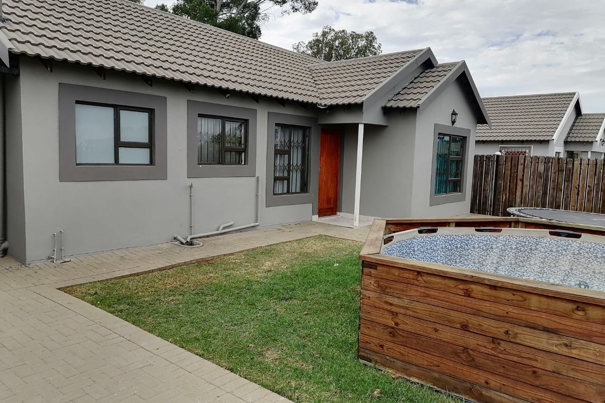 Beautiful, family home to rent in Arcata, Bloemspruit - Photo 2
