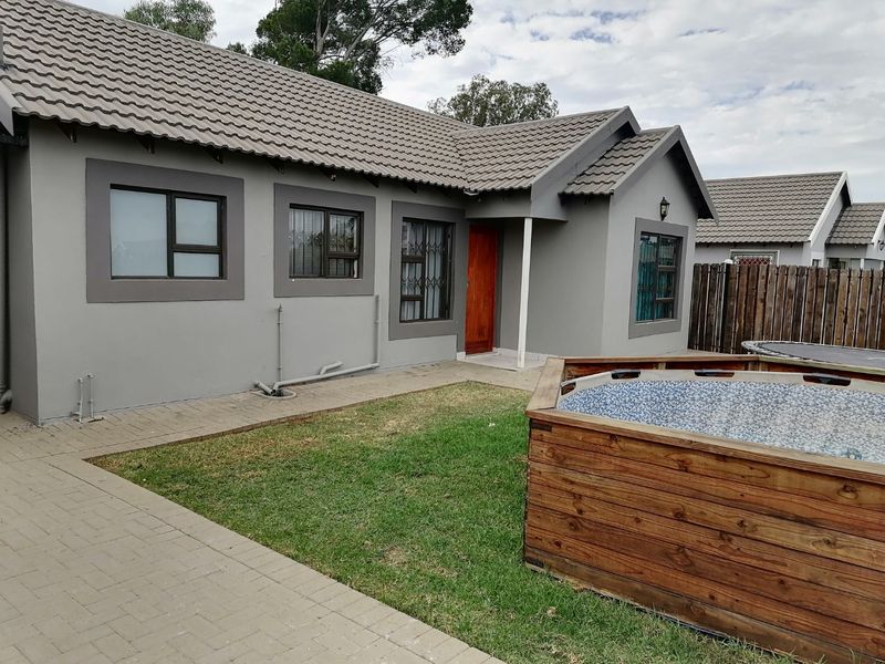Beautiful, family home to rent in Arcata, Bloemspruit - Photo 2
