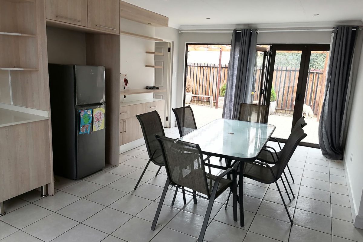 Beautiful, family home to rent in Arcata, Bloemspruit - Photo 4
