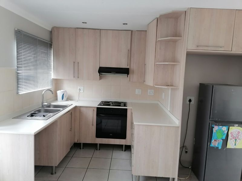 Beautiful, family home to rent in Arcata, Bloemspruit - Photo 5