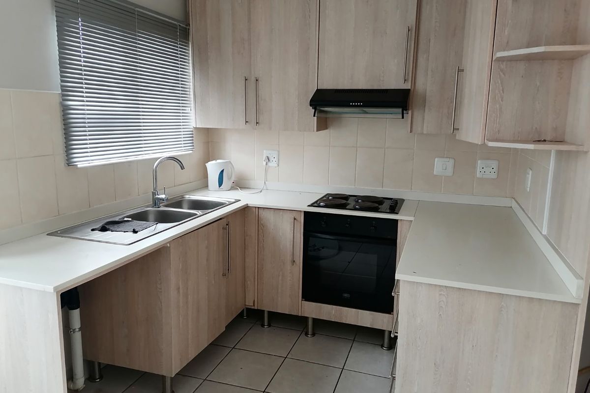 Beautiful, family home to rent in Arcata, Bloemspruit - Photo 3