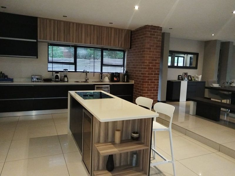 Spacious 4 Bed Home in Pebble Rock Golf Village - Photo 9