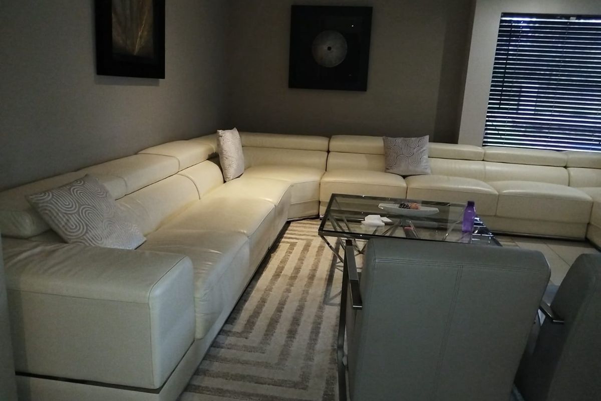 Spacious 4 Bed Home in Pebble Rock Golf Village - Photo 5