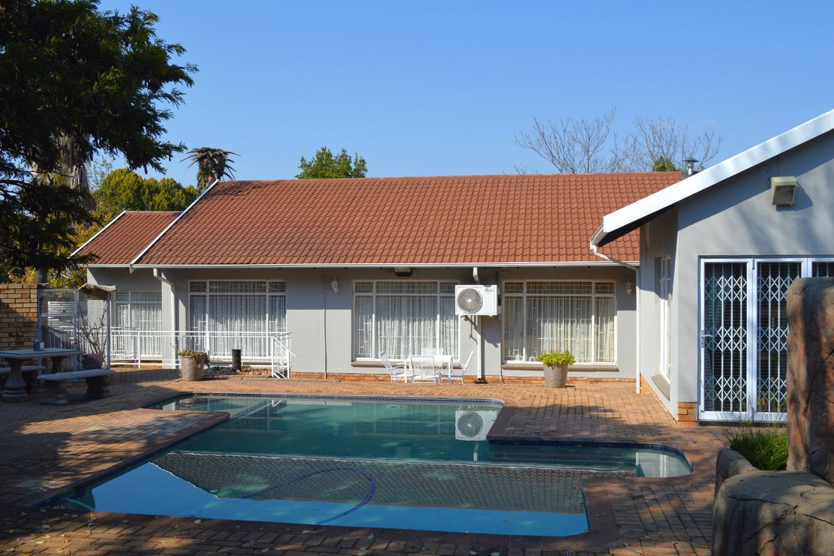 Immaculate Family Living in a Prime Wilkoppies Address - Photo 2