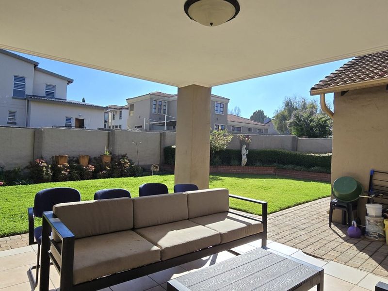 Spacious Family Home with Pool in Sought-After Amberfield Ridge Estate - Photo 2