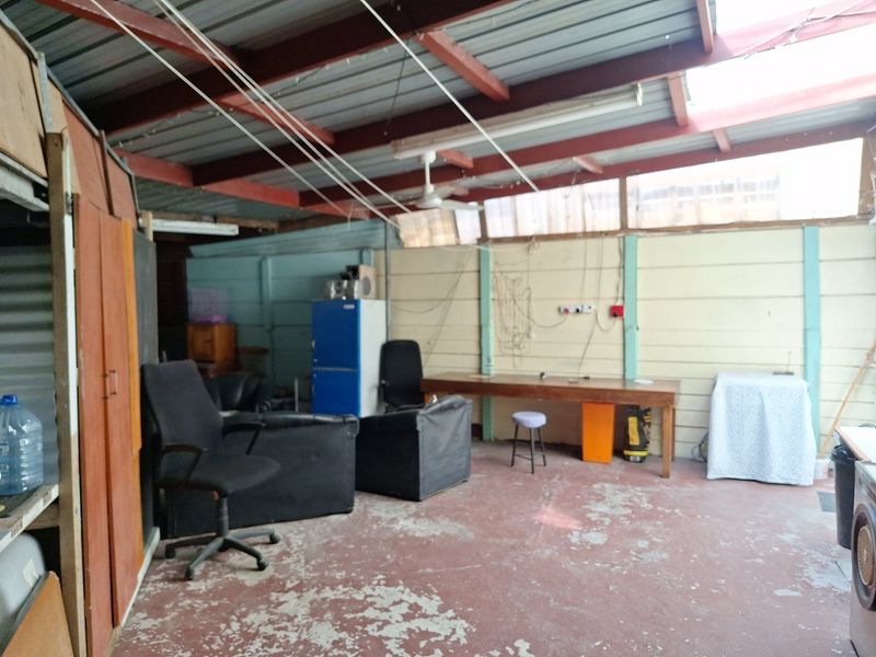 Fully enclosed house  - Photo 5
