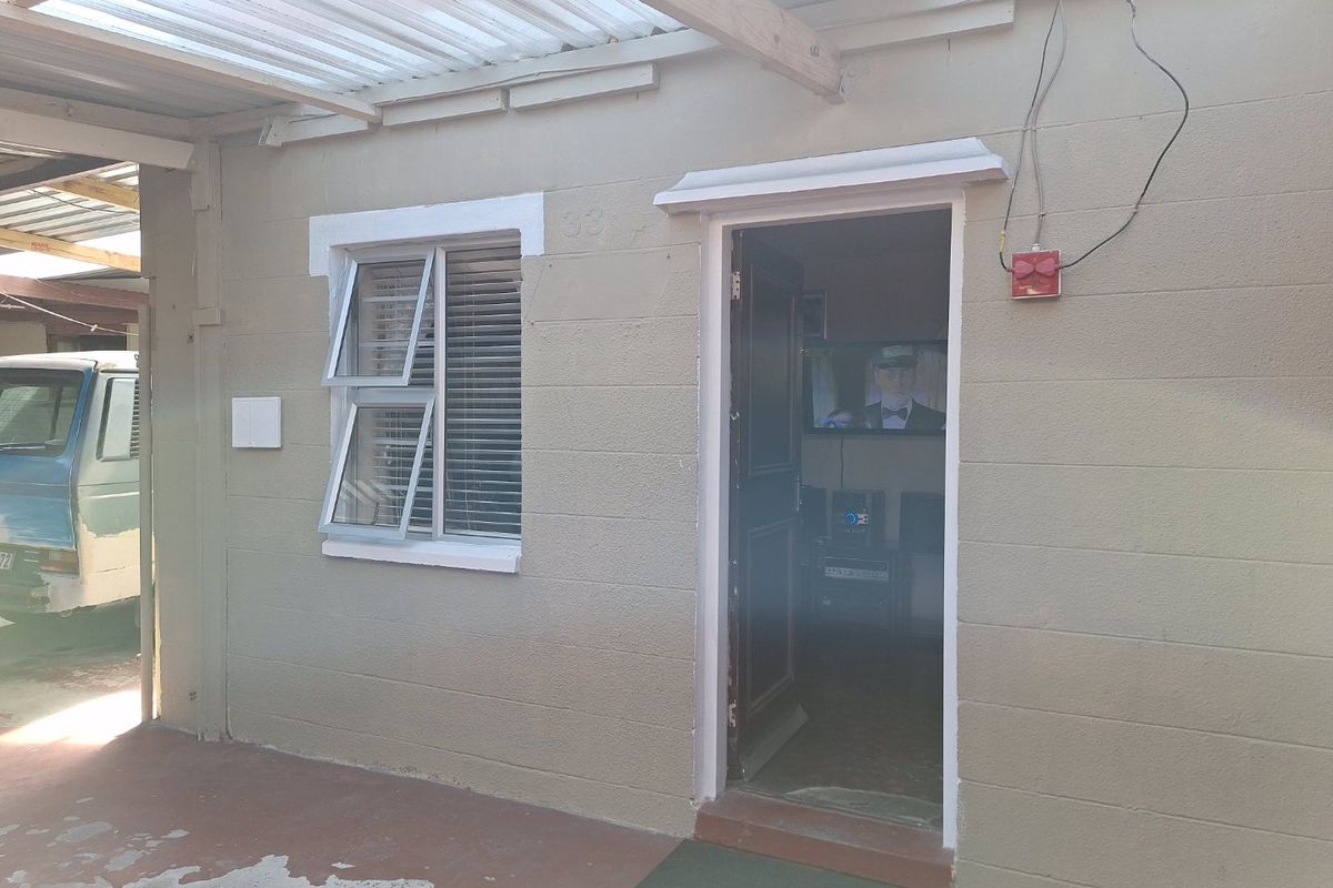 Fully enclosed house  - Photo 2
