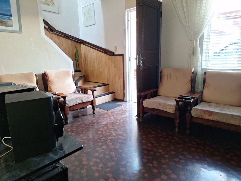 Fully enclosed house  - Photo 9