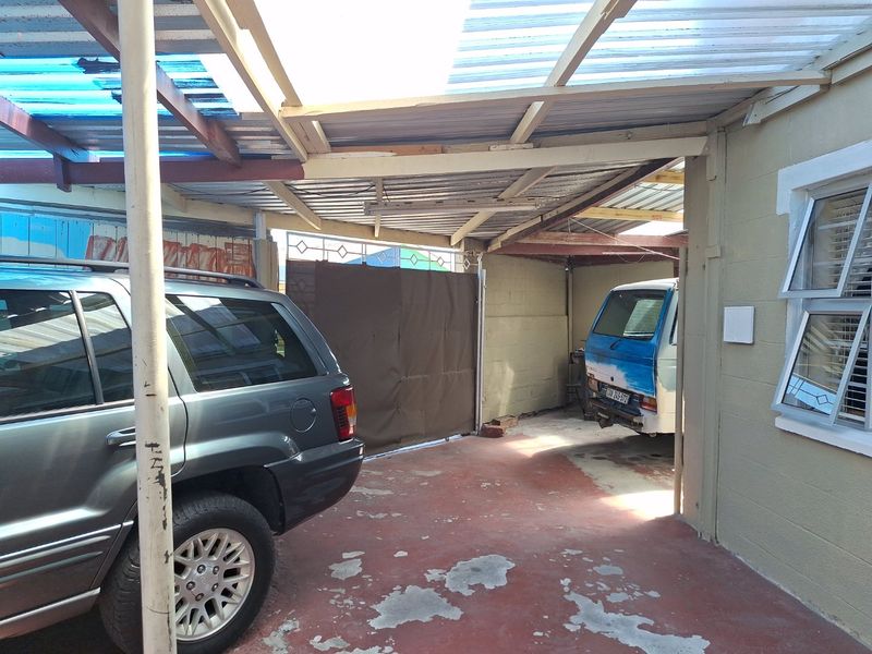 Fully enclosed house  - Photo 8