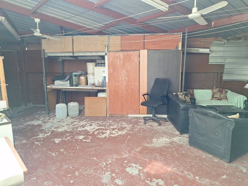 Fully enclosed house  - Photo 7