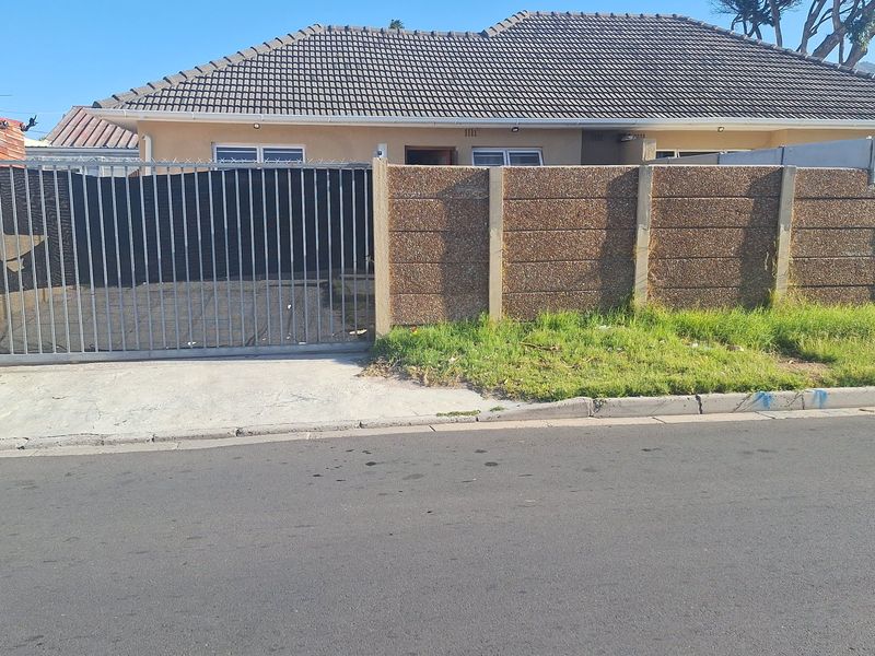Home in upmarket Neighborhood  - Photo 1