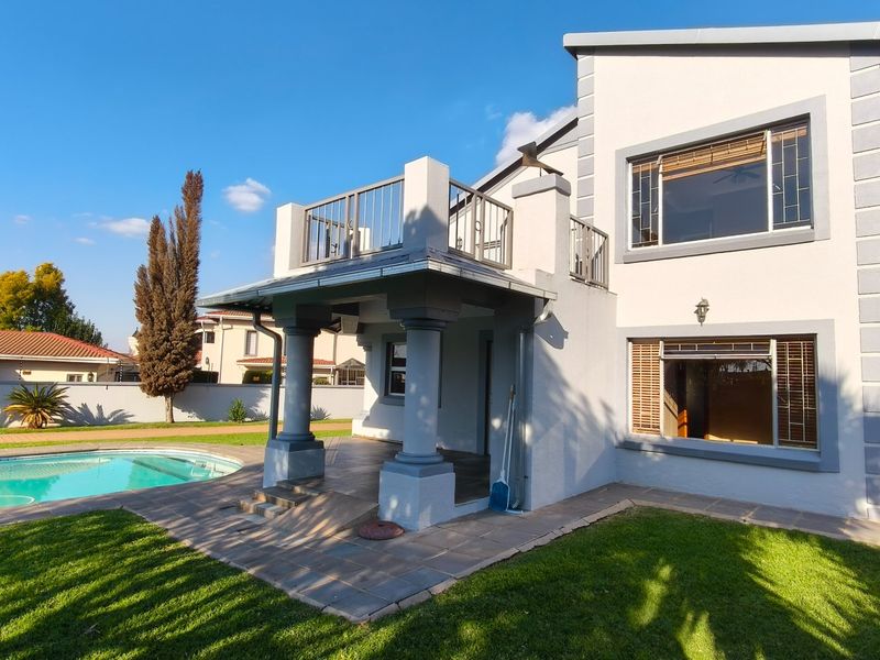 Luxurious Highveld Home with Braai Patio - Photo 3
