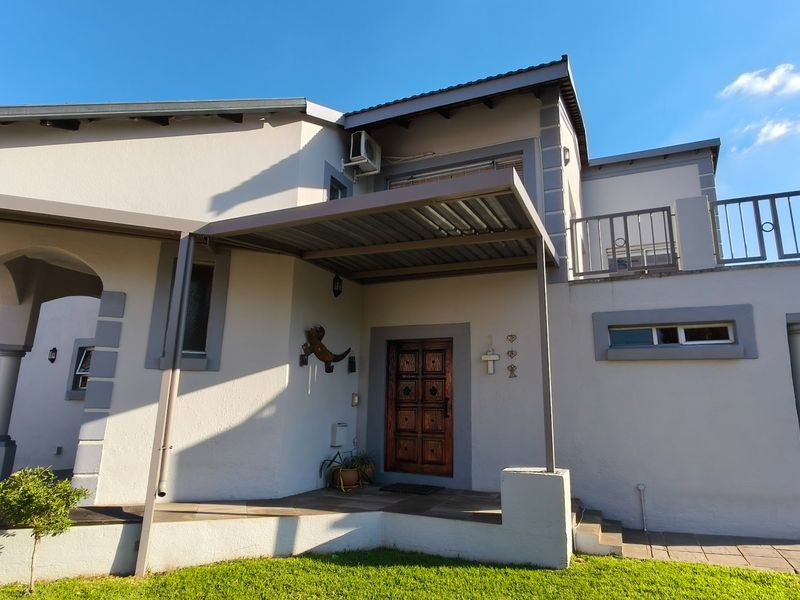Luxurious Highveld Home with Braai Patio - Photo 4