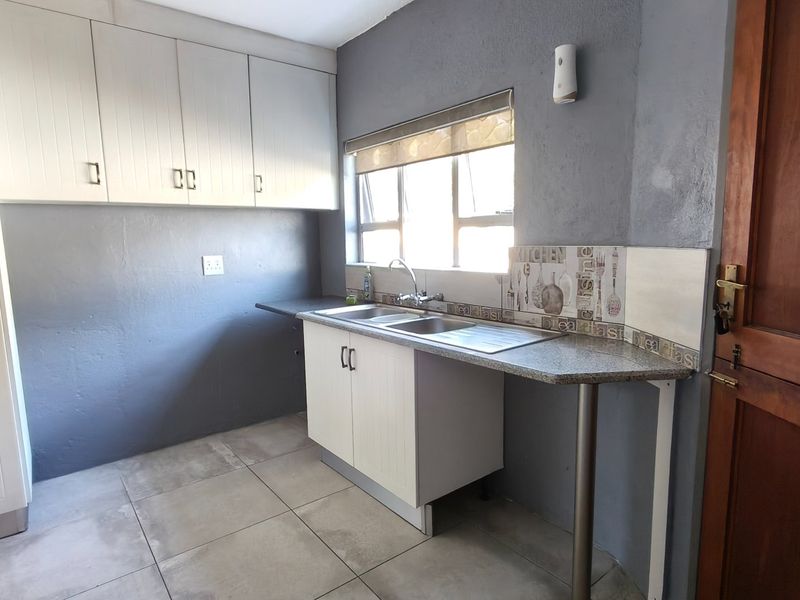 Luxurious Highveld Home with Braai Patio - Photo 10