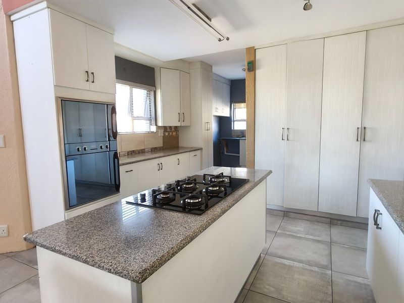 Luxurious Highveld Home with Braai Patio - Photo 8
