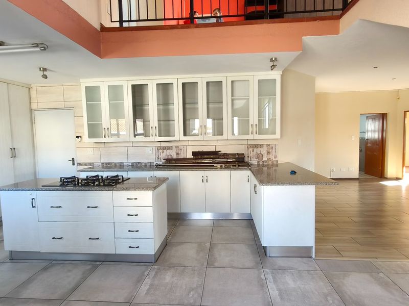 Luxurious Highveld Home with Braai Patio - Photo 9
