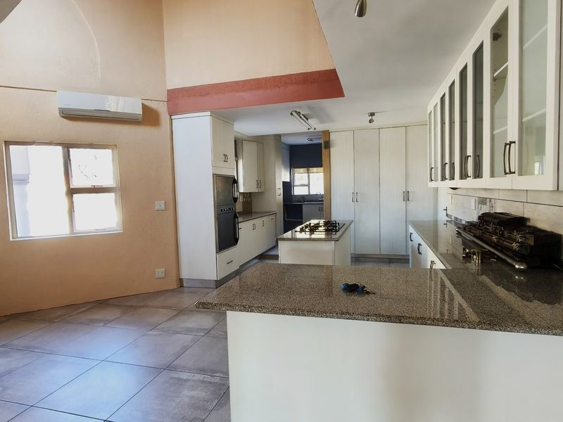 Luxurious Highveld Home with Braai Patio - Photo 7