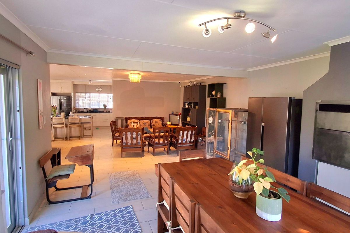 Stunning Modern 4-Bedroom Family Home in a Sought-After Area of Sasolburg - Photo 4