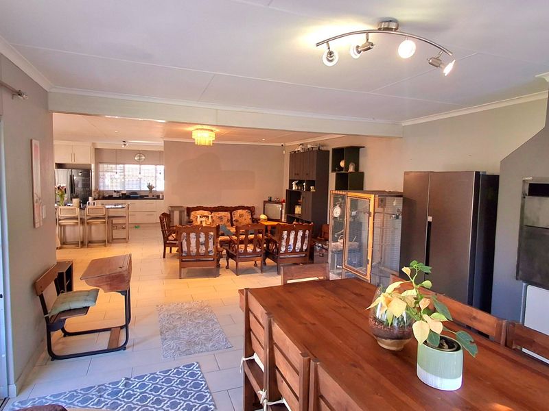 Stunning Modern 4-Bedroom Family Home in a Sought-After Area of Sasolburg - Photo 4