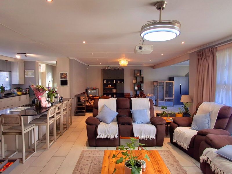 Stunning Modern 4-Bedroom Family Home in a Sought-After Area of Sasolburg - Photo 9
