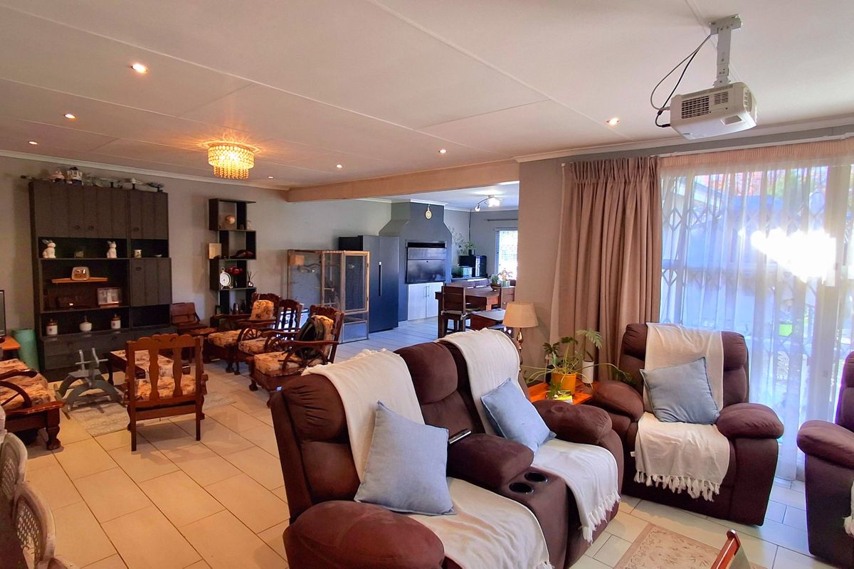 Stunning Modern 4-Bedroom Family Home in a Sought-After Area of Sasolburg - Photo 3