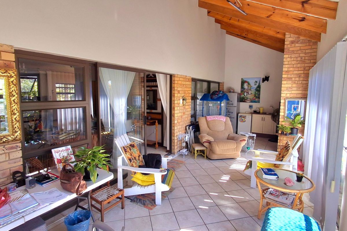 Spacious Lock-Up-and-Go Home in a Secure Complex with Double Garage, Double Carport, Solar and Borehole - Photo 3