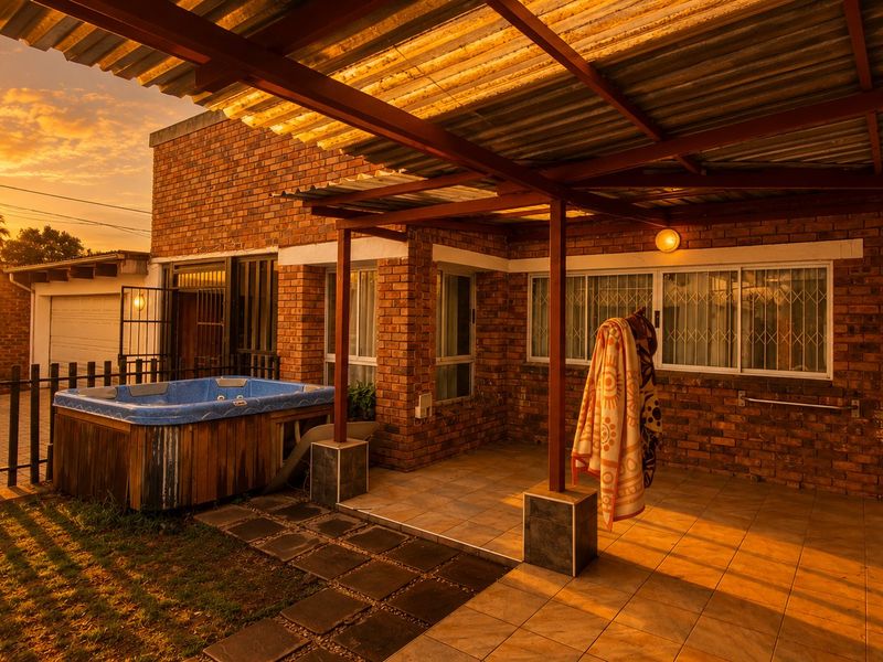 Charming Primrose Home with 4 Beds and Flatlet - Photo 3