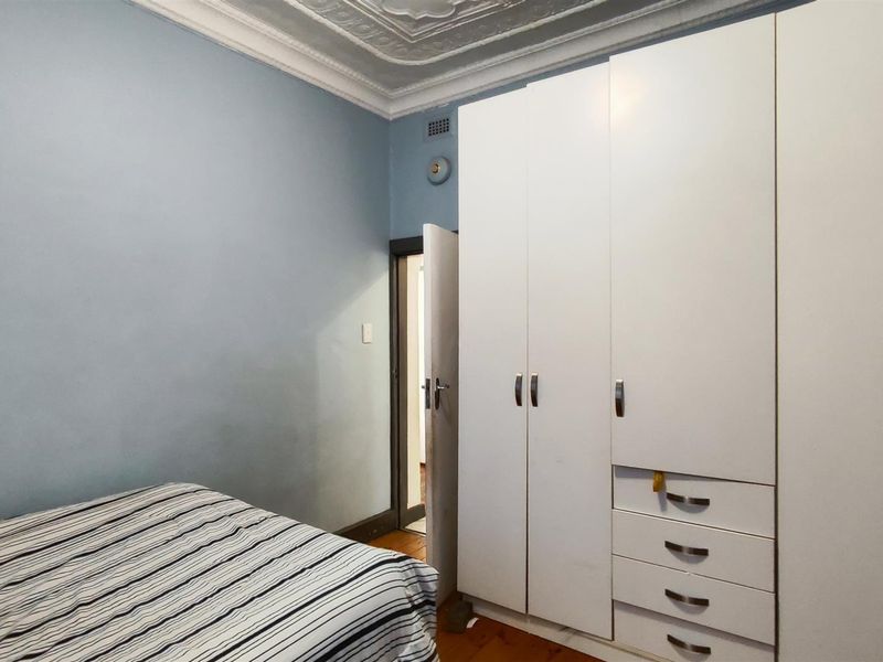 Charming Primrose Home with 4 Beds and Flatlet - Photo 6