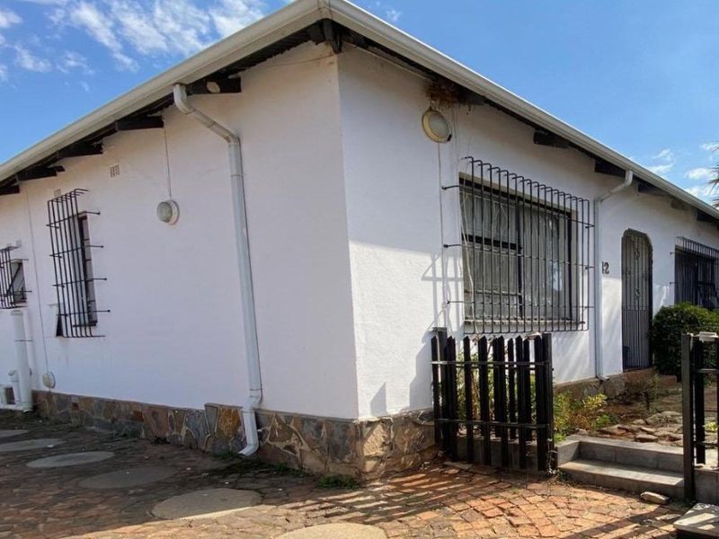 Charming Primrose Home with 4 Beds and Flatlet - Photo 1