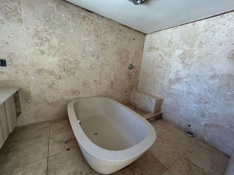 4 bedroom 2.5 bathroom family home  - Photo 10