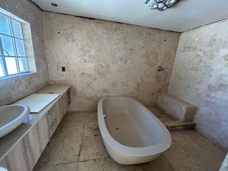4 bedroom 2.5 bathroom family home  - Photo 9