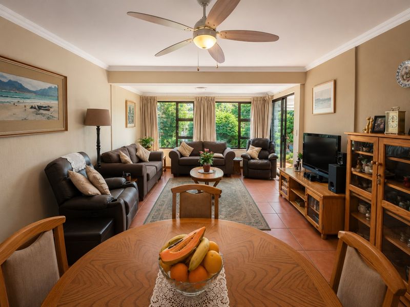 Quiet Croydon Townhouse with Private Garden and lovely Entertainers Patio! - Photo 5