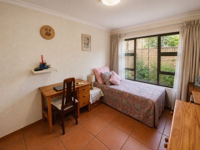Quiet Croydon Townhouse with Private Garden and lovely Entertainers Patio! - Photo 10