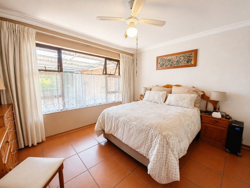 Quiet Croydon Townhouse with Private Garden and lovely Entertainers Patio! - Photo 7