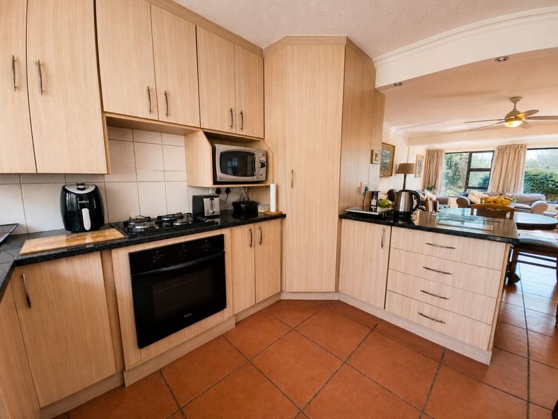 Quiet Croydon Townhouse with Private Garden and lovely Entertainers Patio! - Photo 4