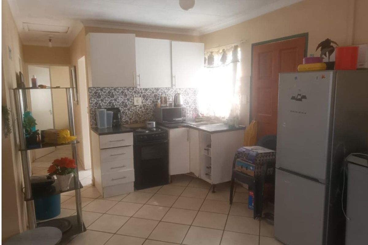 3 Bedroom Home In Mojuteng with Open Plan Living - Photo 2