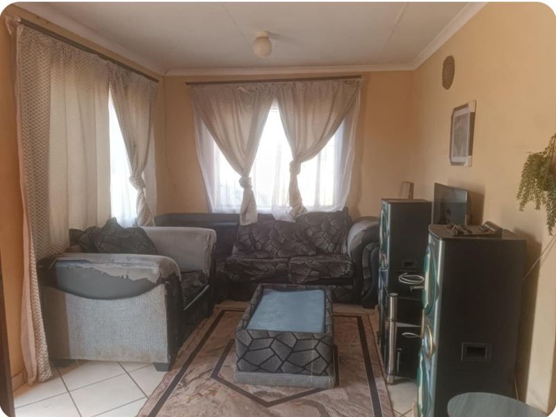 3 Bedroom Home In Mojuteng with Open Plan Living - Photo 3